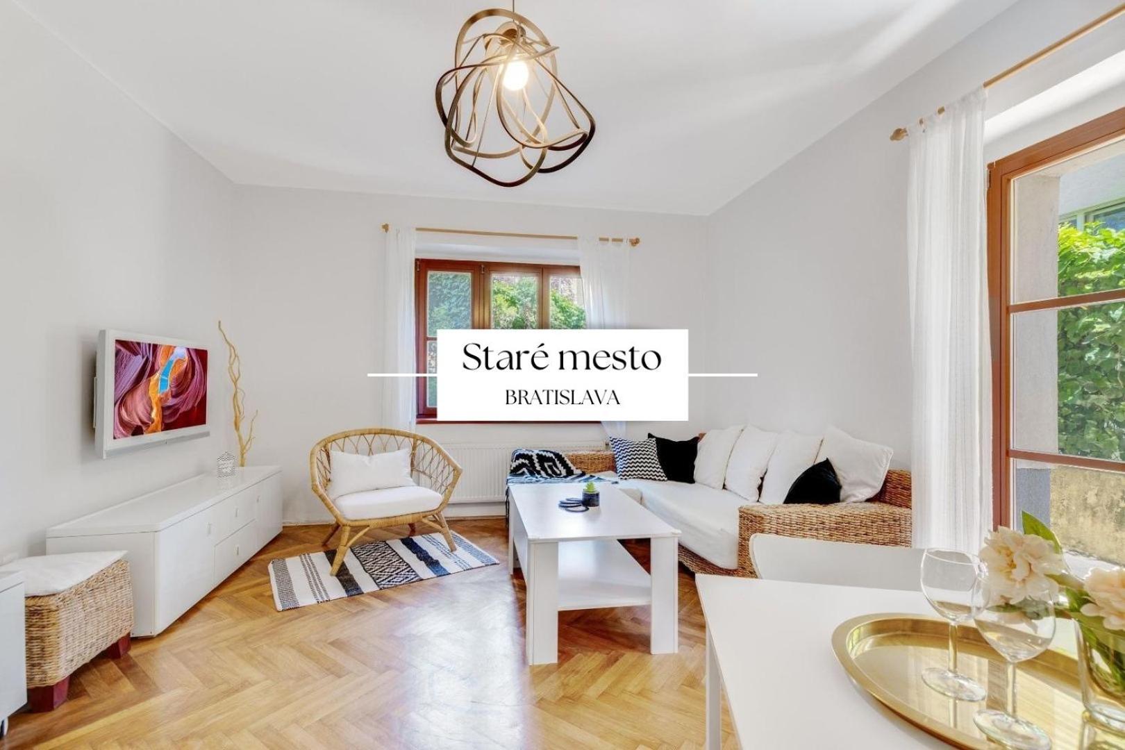 Stylish Historical Apartment + Backyard Bratislava Exterior photo